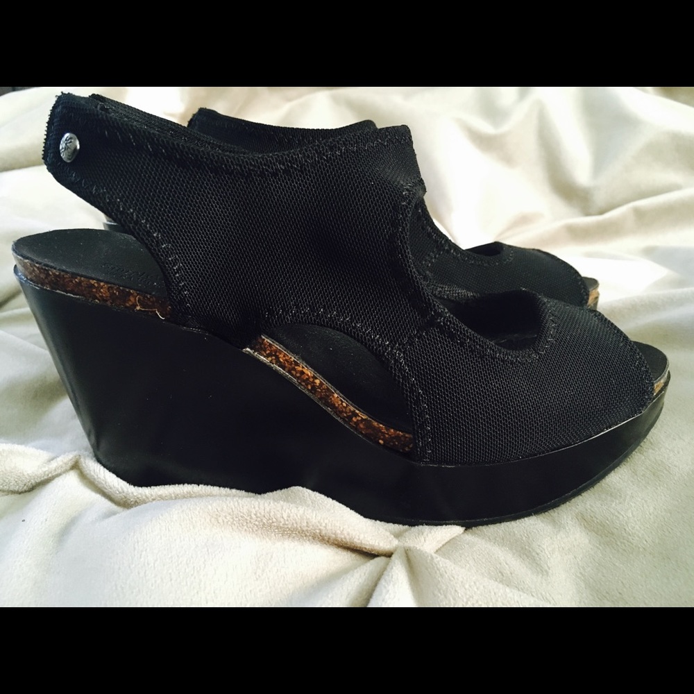 Simply Vera Wang Stretchy Top Black Wedge